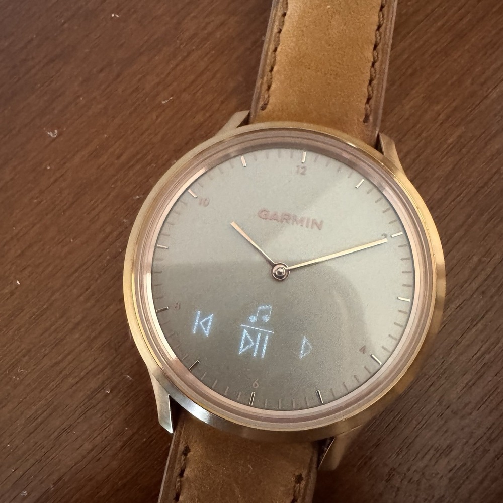 GARMIN Vivomove HR Smartwatch Rose Gold Leather & Silicone Band, Charger, Box - Picture 8 of 16